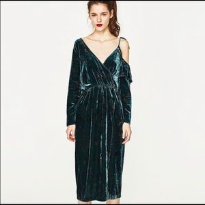 Zara - Green Velvet Dress. Size L. Brand New.